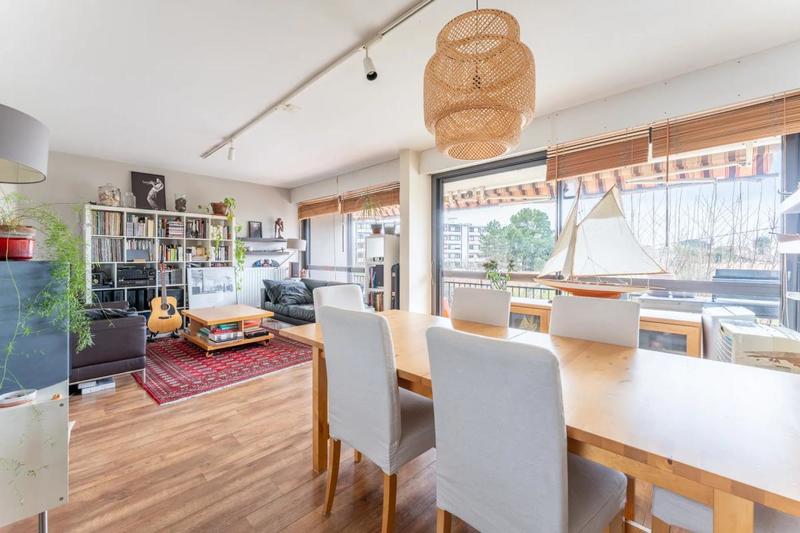 Appartement - 100 m² - 5 pièces