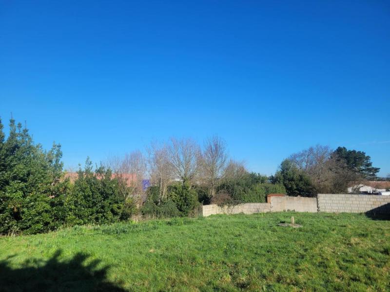 Terrain constructible - 687 m²