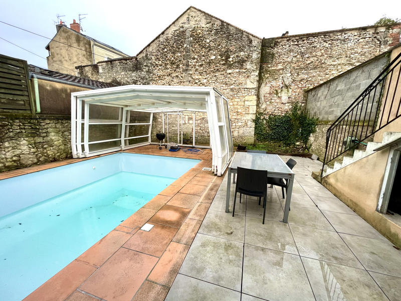 Maison - 250 m² - 11 pièces