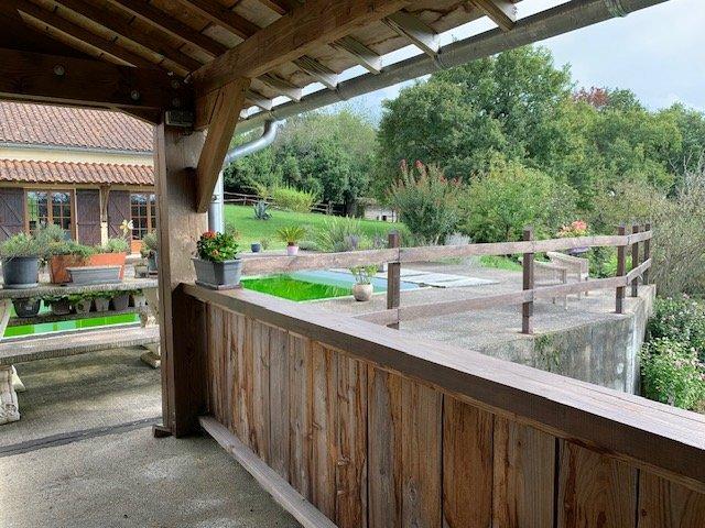 Maison - 250 m² - 10 pièces