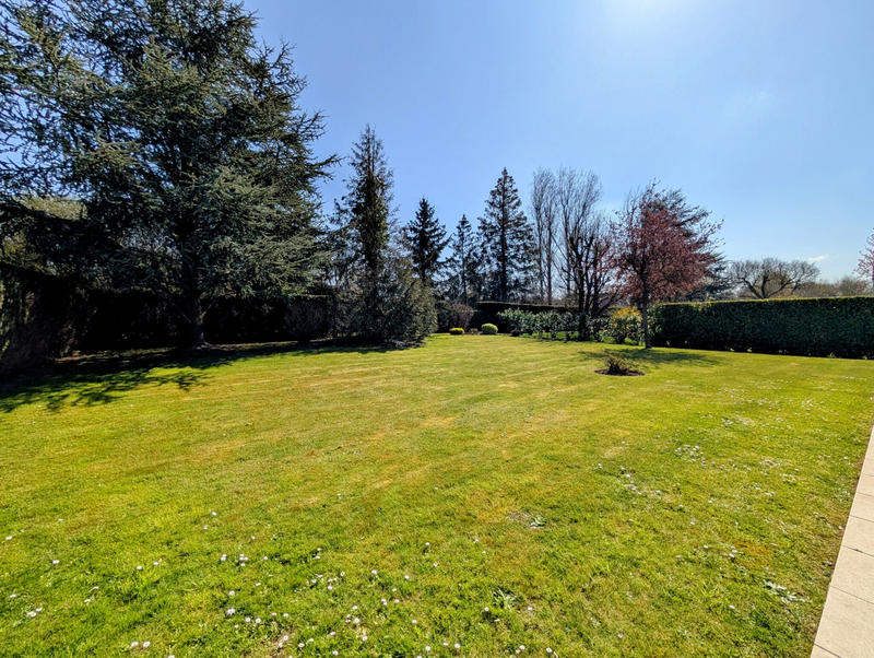 Maison - 230 m² - 8 pièces