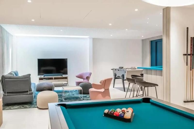 Maison - 1 000 m² - 15 pièces