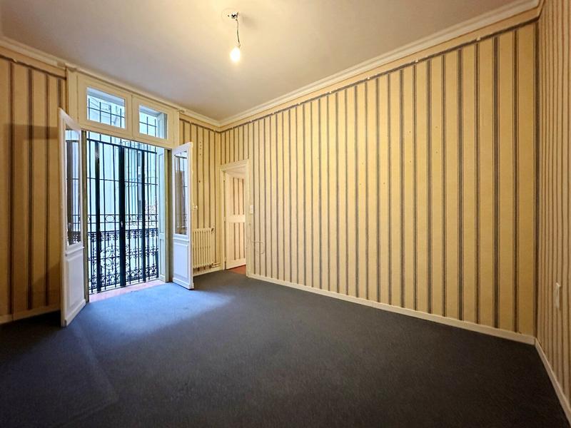 Appartement - 215 m² - 9 pièces