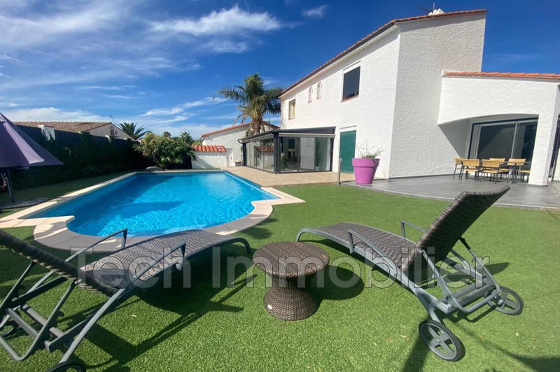 Villa - 306 m² - 8 pièces