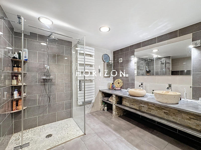 Maison ancienne - 195 m² - 8 pièces