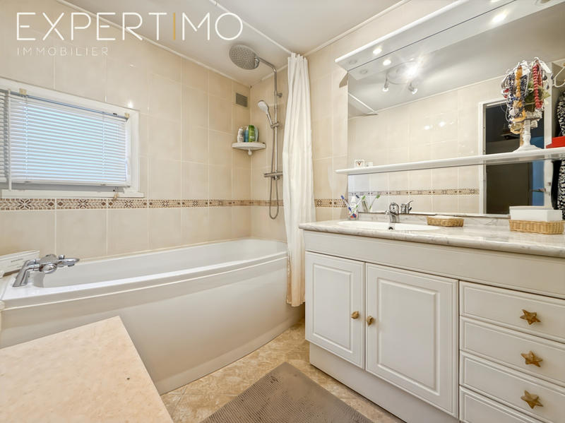 Maison - 141 m² - 7 pièces