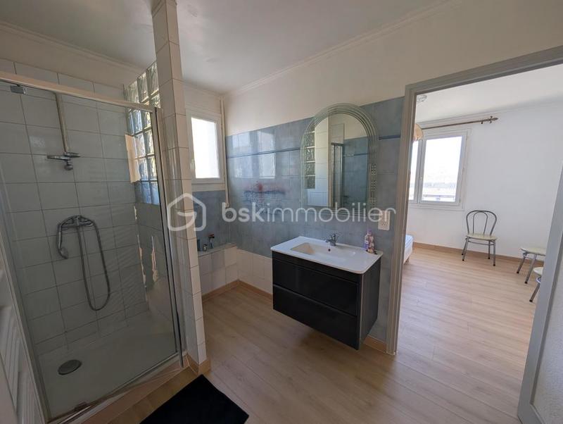 Maison traditionnelle - 210 m² - 8 pièces