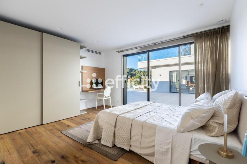 Maison - 860 m² - 14 pièces