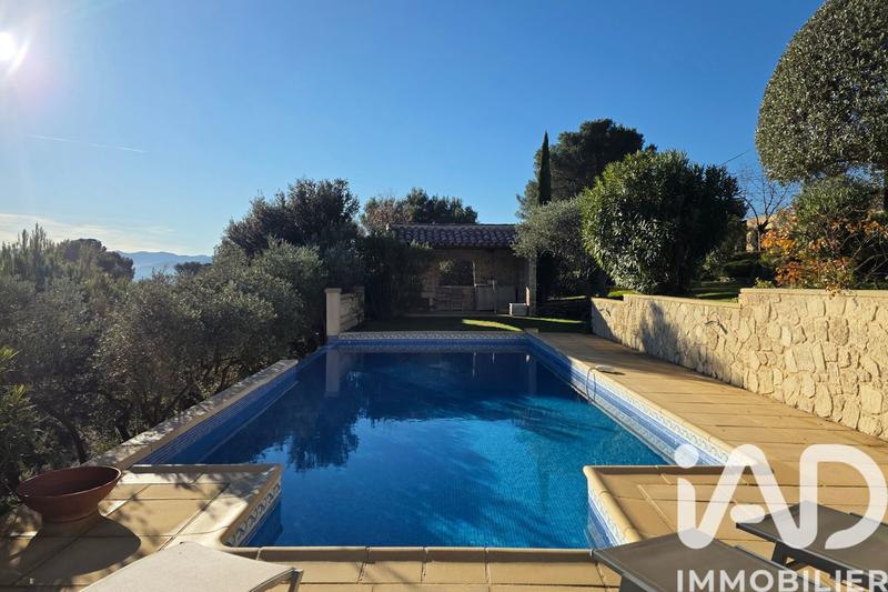 Maison - 182 m² - 7 pièces