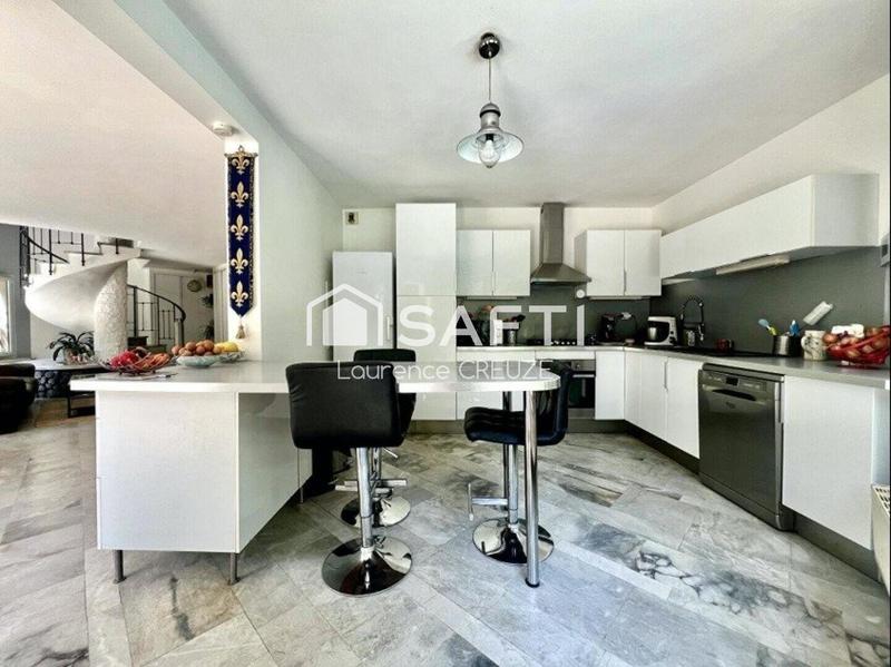 Maison - 161 m² - 7 pièces