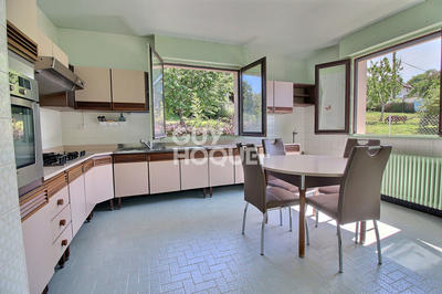 Maison - 218 m² - 9 pièces