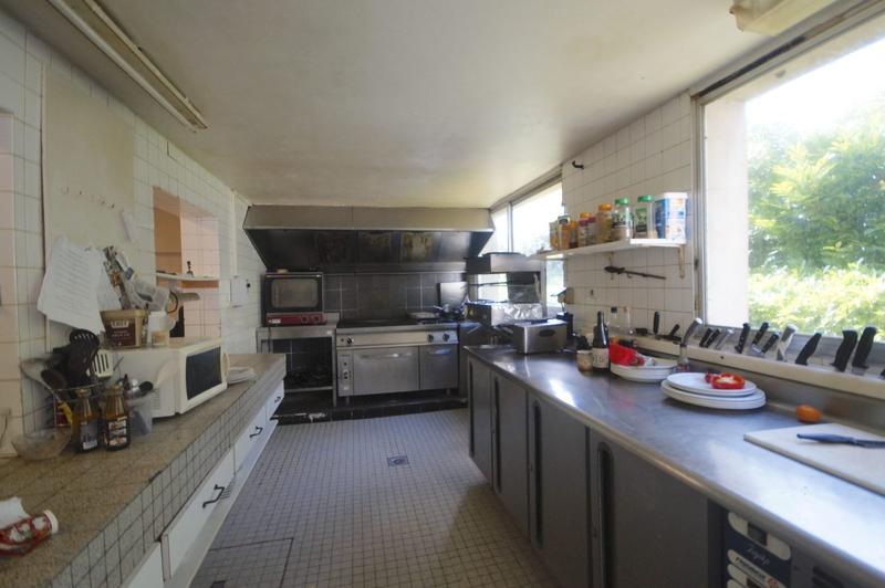 Maison - 302 m² - 13 pièces