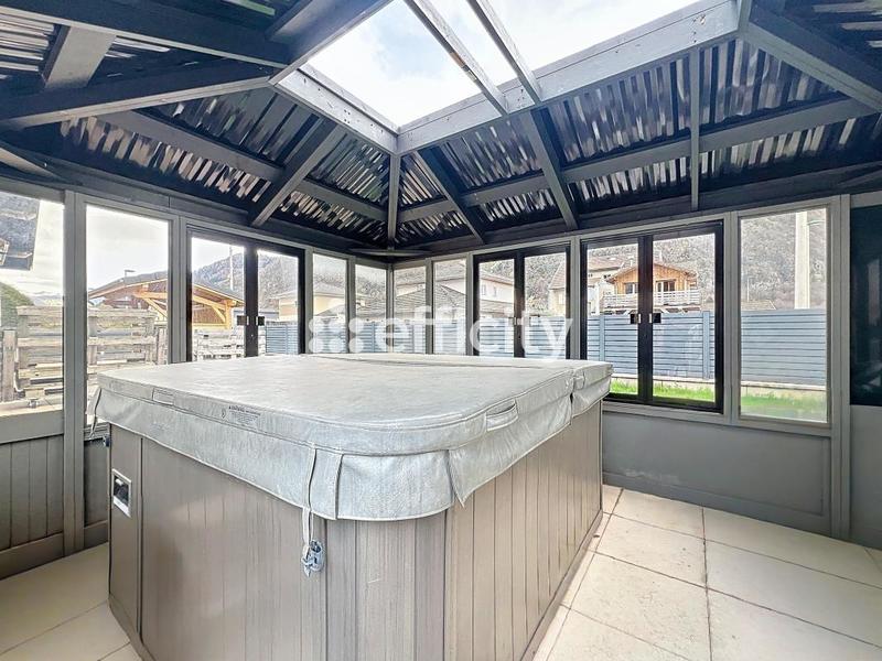 Maison - 180 m² - 5 pièces