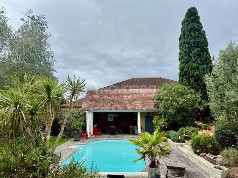 Villa - 285 m² - 8 pièces