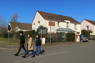 Maison - 96 m² - 4 pièces