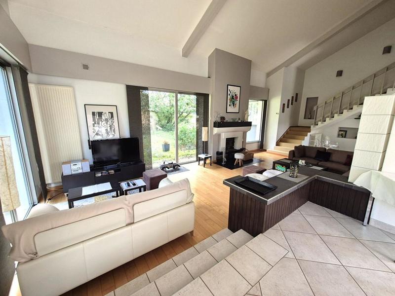 Maison - 245 m² - 9 pièces