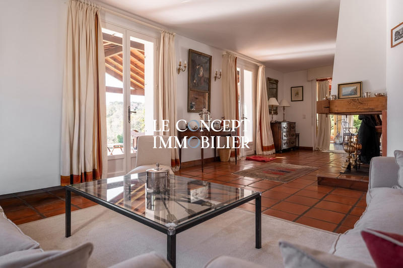 Maison - 300 m² - 10 pièces