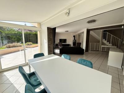 Maison contemporaine - 193 m² - 7 pièces