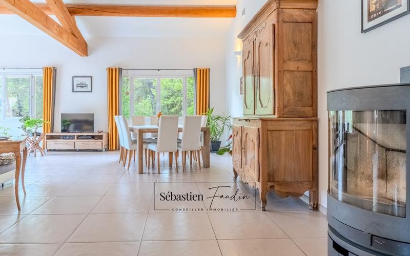 Maison - 320 m² - 11 pièces