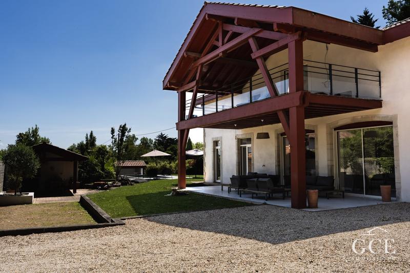 Maison ancienne - 243 m² - 8 pièces