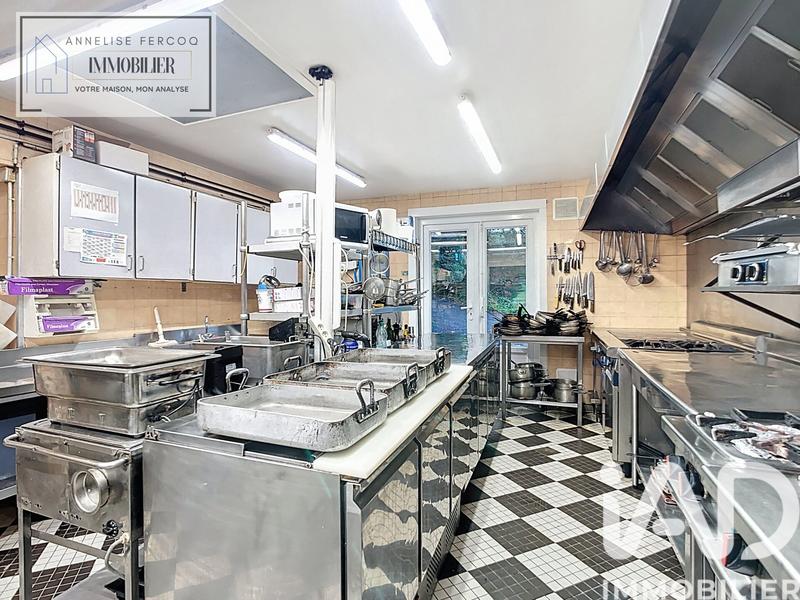 Maison - 390 m² - 13 pièces