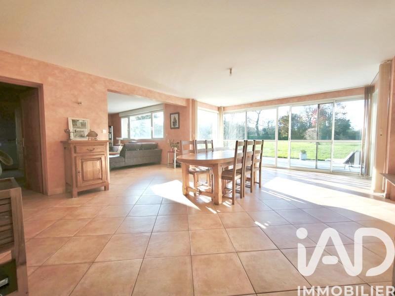 Maison - 211 m² - 7 pièces