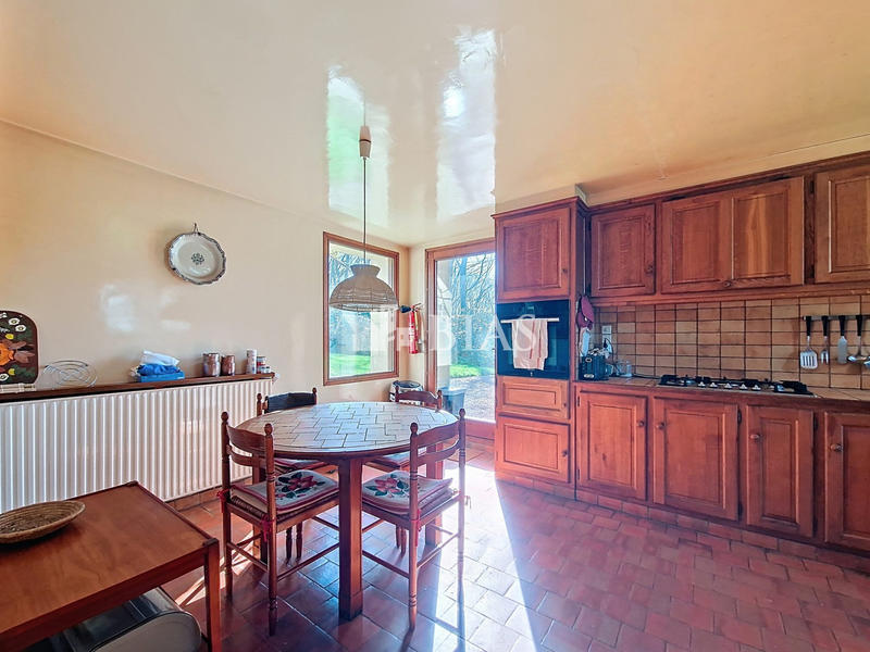 Maison traditionnelle - 247 m² - 10 pièces