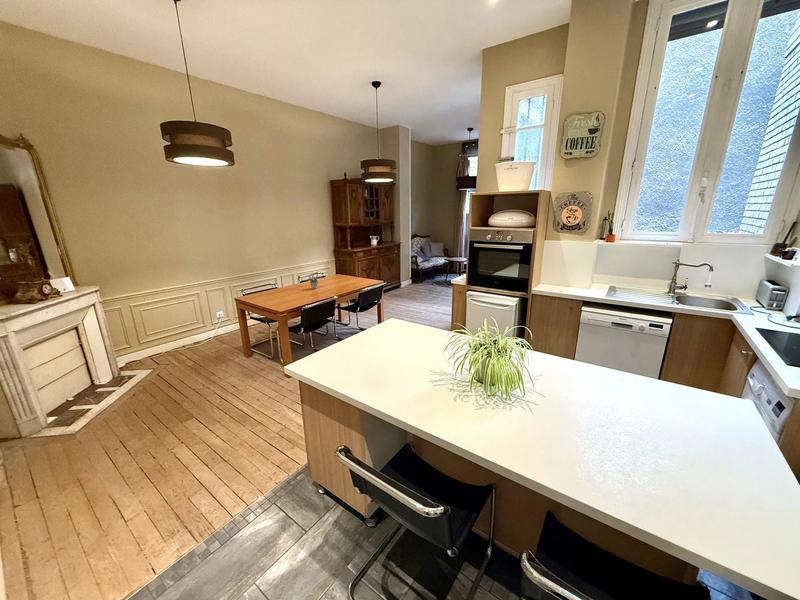 Appartement - 159 m² - 7 pièces