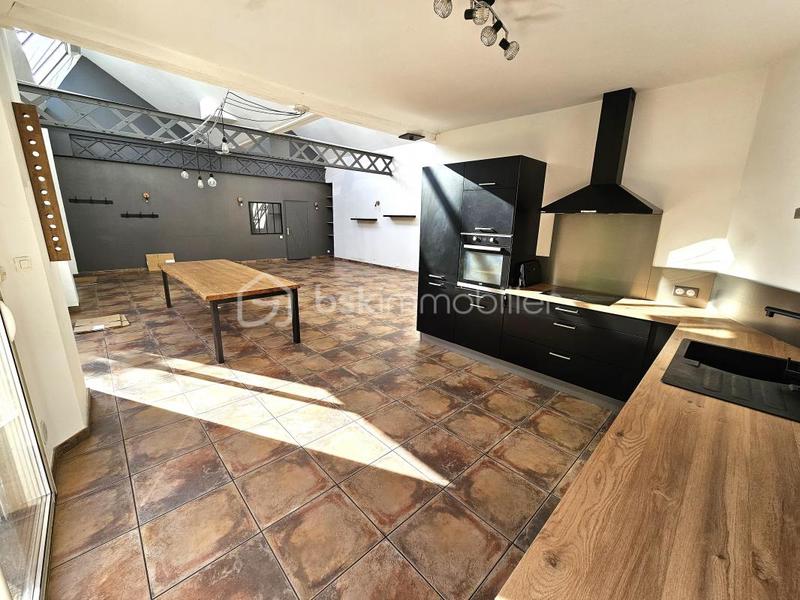 Maison - 202 m² - 8 pièces