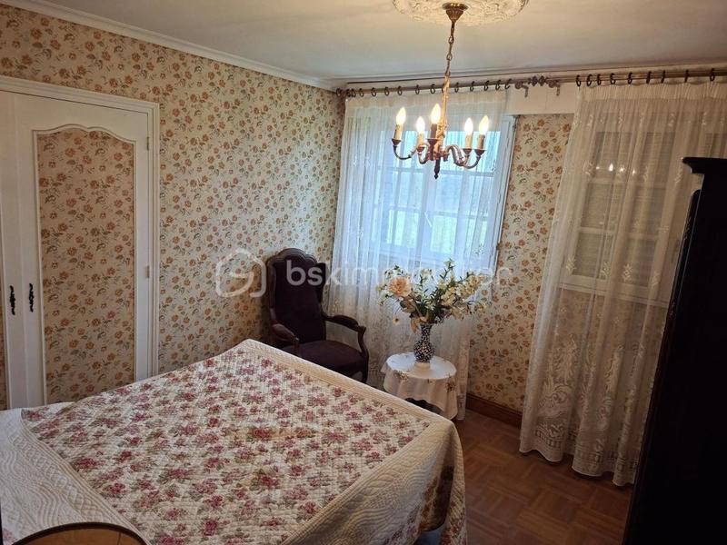 Maison - 220 m² - 11 pièces