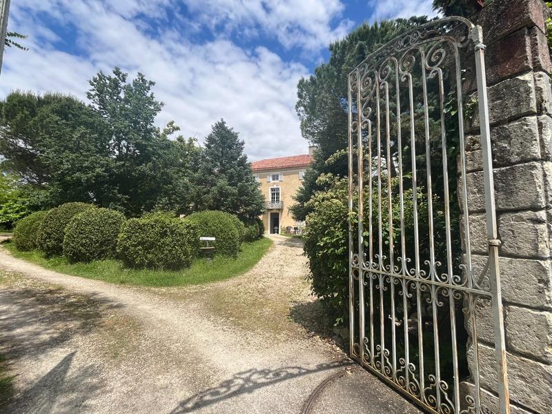 Château - 650 m² - 15 pièces