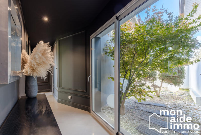 Maison contemporaine - 252 m² - 7 pièces