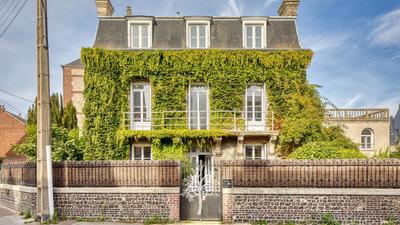 Maison - 250 m² - 9 pièces