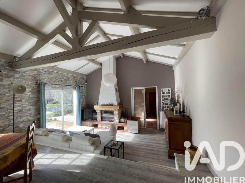 Maison - 222 m² - 9 pièces