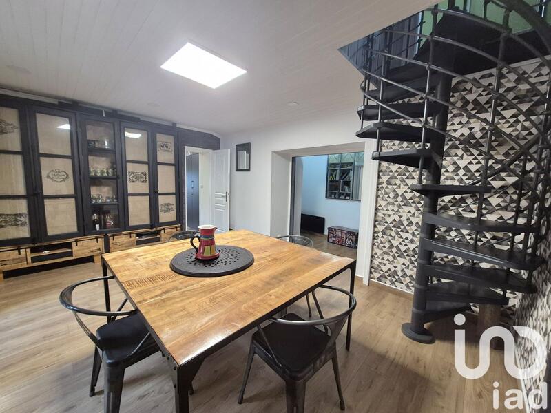 Maison - 220 m² - 6 pièces