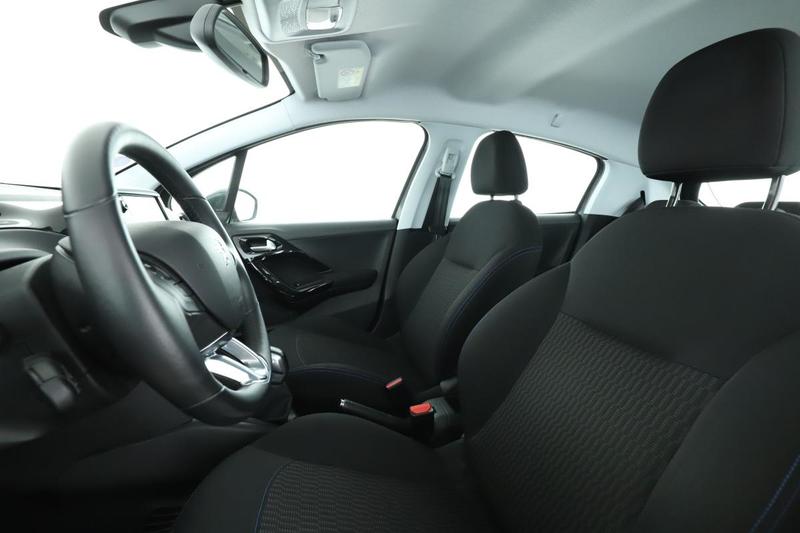 Peugeot 208 1.2 PureTech Signature 5p 82 ch