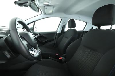 Peugeot 208 1.2 PureTech Signature 5p 82 ch