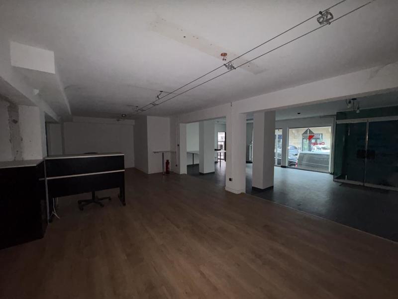 Local commercial - 97 m² - 2 pièces