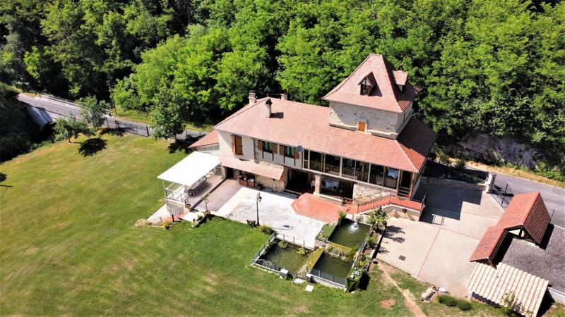 Propriété - 220 m² - 8 pièces