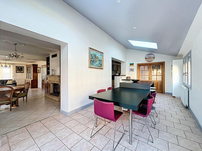 Maison - 215 m² - 10 pièces