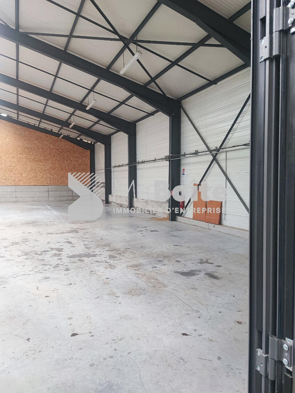 Entrepôt - 850 m²