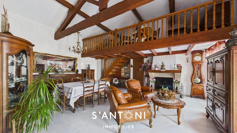 Maison - 210 m² - 8 pièces