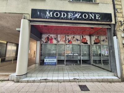 Local commercial - 240 m² - 1 pièce