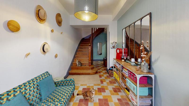 Demeure - 210 m² - 5 pièces