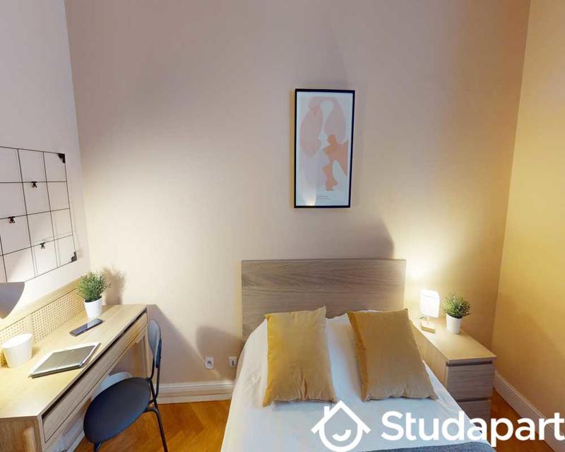 Chambre - 90 m² - 1 pièce