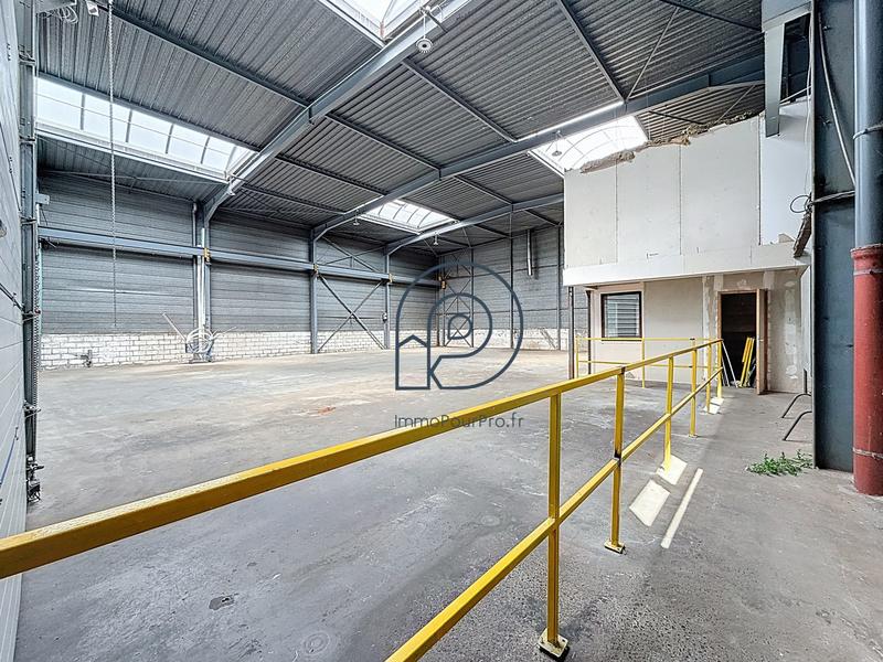 Entrepôt - 1 749 m²