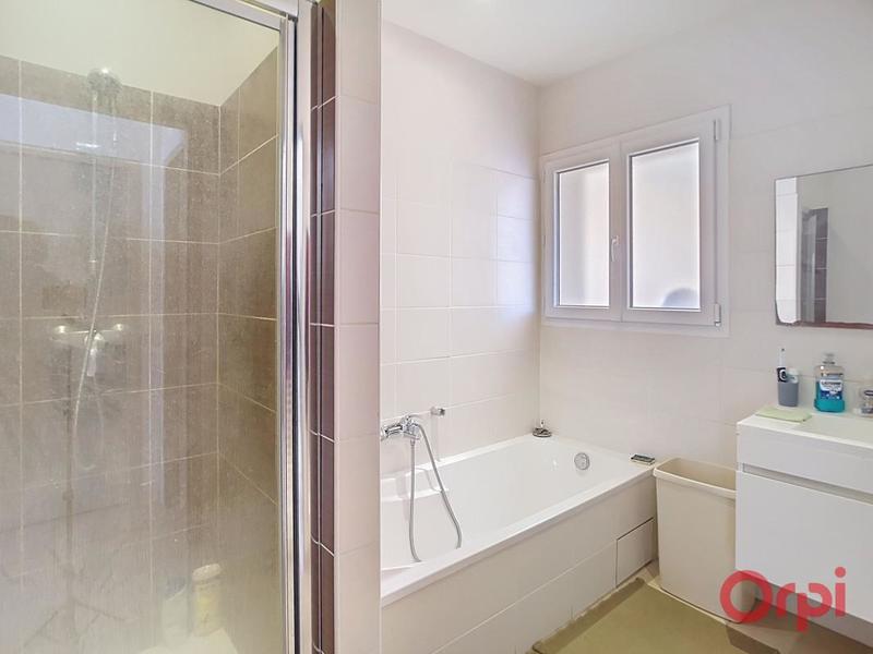 Maison - 200 m² - 8 pièces