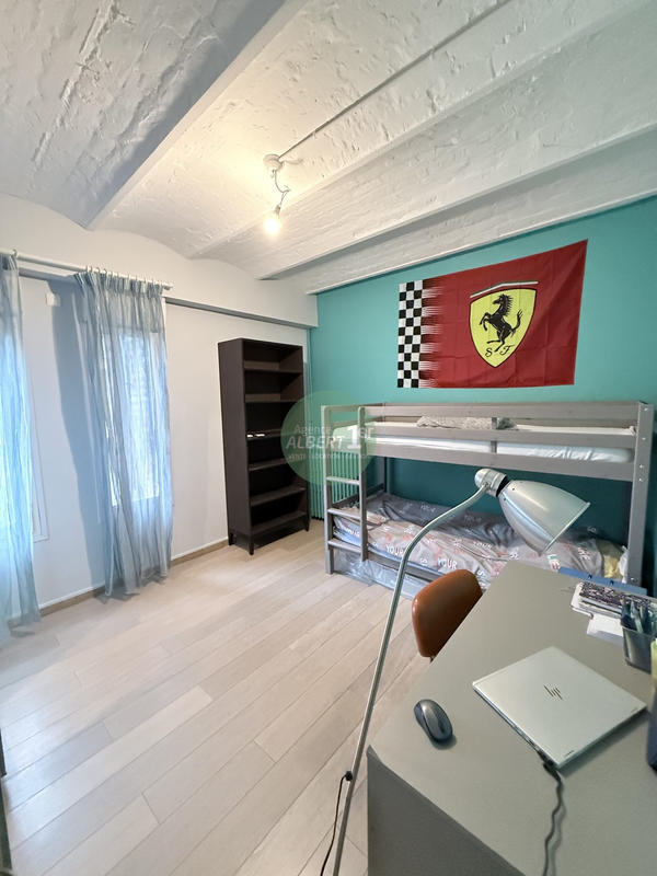 Appartement - 201 m² - 5 pièces