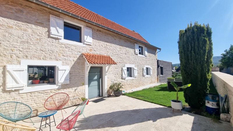 Maison - 230 m² - 7 pièces