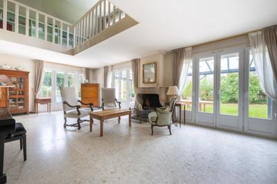 Maison - 236 m² - 7 pièces